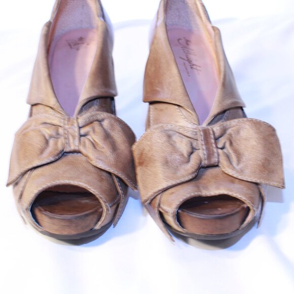 Miss Albright Anthropologie Size 8B Distressed Tan Leather Peep Toe Big Bow Heel - Picture 15 of 15